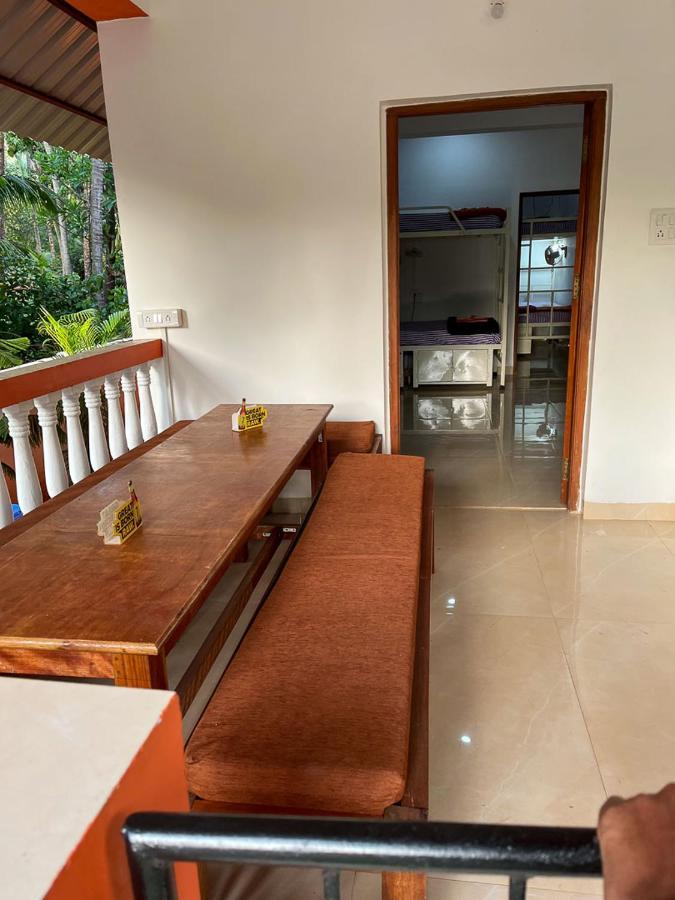 Bonds Hostel Candolim Zewnętrze zdjęcie